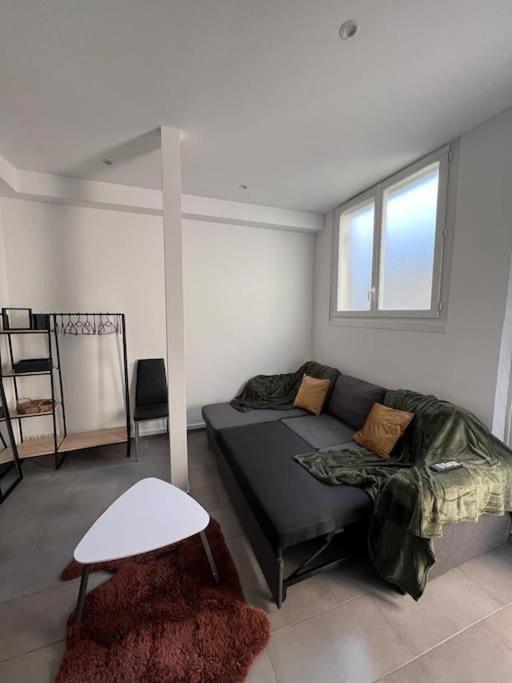 Appartement Idealement Situe มงโทร-โฟต์-ยอนน์ ภายนอก รูปภาพ
